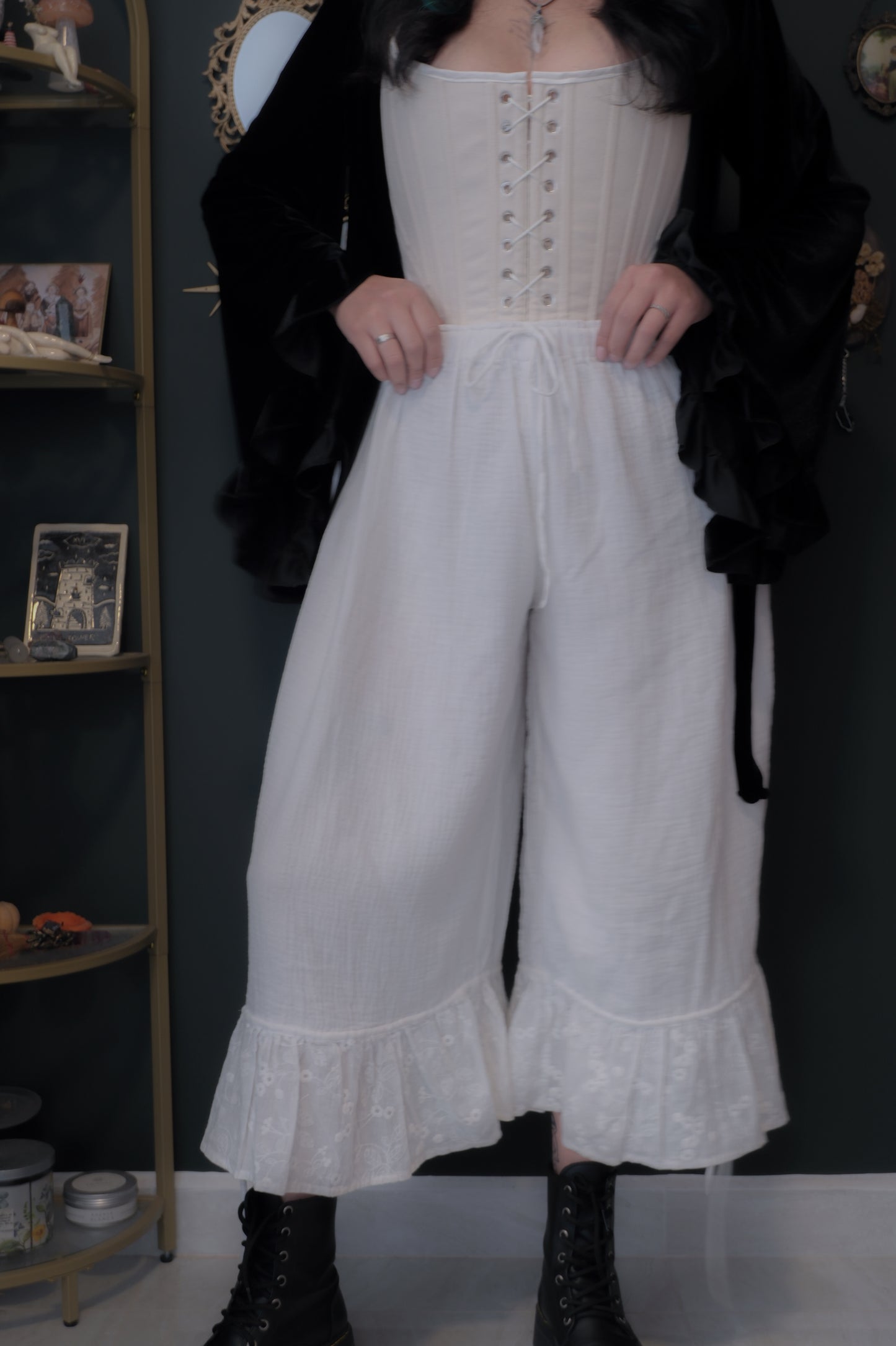 Lily bloomers